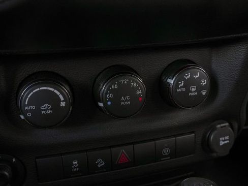 Used 2016 Jeep Wrangler Unlimited Rubicon w/ Connectivity Group AWD/4WD image 48