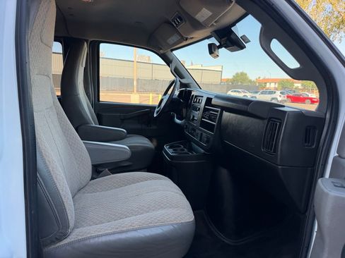 Used 2025 Chevrolet Express 3500 LT w/ LT Preferred Equipment Group image 17