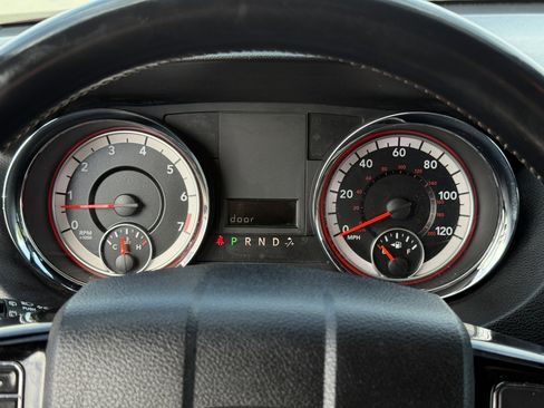 Used 2020 Dodge Grand Caravan SXT image 19