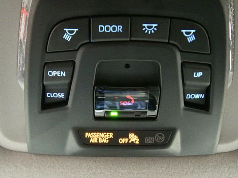 Certified 2022 Toyota Corolla Cross XLE image 18