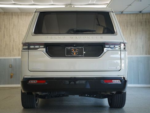 Used 2022 Jeep Grand Wagoneer Series II w/ Premium Group II AWD/4WD image 9