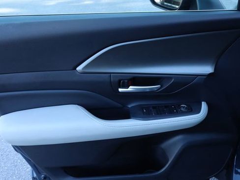 Used 2025 Toyota Grand Highlander XLE image 18