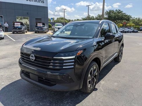 Certified 2025 Nissan Kicks SV w/ SV Premium Package AWD/4WD image 10