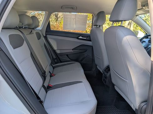 Used 2023 Volkswagen Taos SE image 19