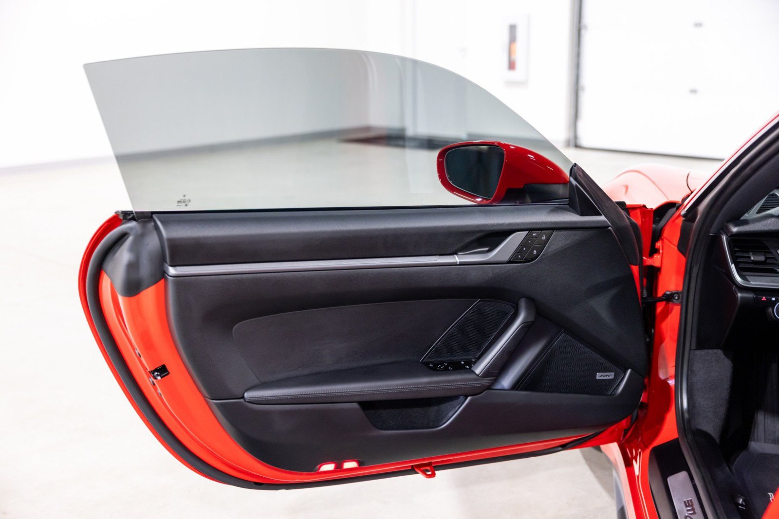 Used 2024 Porsche 911 Carrera RWD image 27