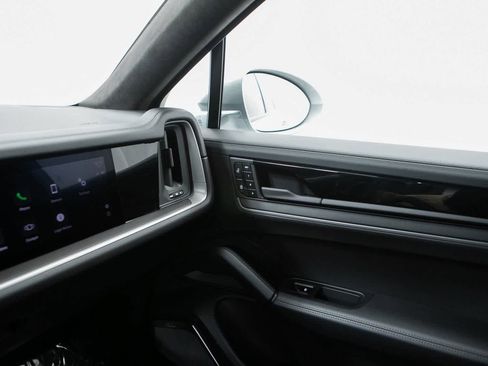 Certified 2025 Porsche Cayenne Turbo image 25