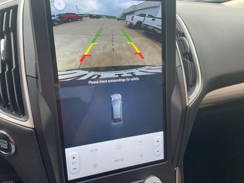 Used 2024 Ford Edge SE w/ Black Appearance Package image 4