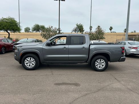 Used 2022 Nissan Frontier 2WD Crew Cab image 2