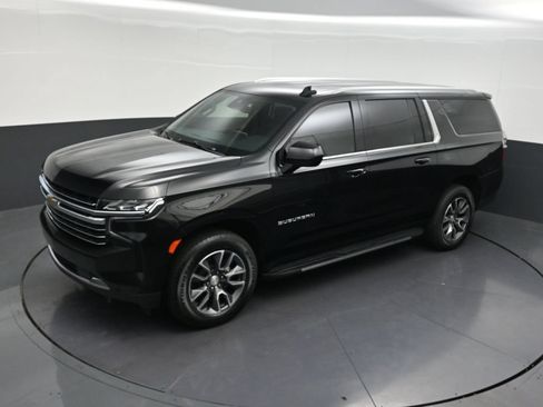Used 2023 Chevrolet Suburban LT RWD image 18