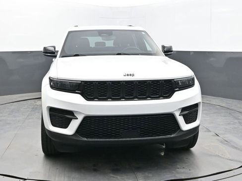 Used 2023 Jeep Grand Cherokee Altitude image 8