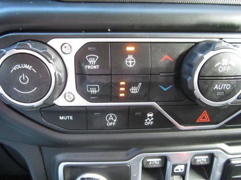 Used 2018 Jeep Wrangler Unlimited Sahara image 43