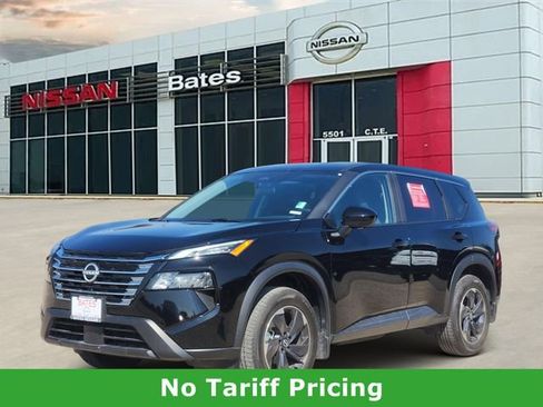 Certified 2025 Nissan Rogue SV image 2