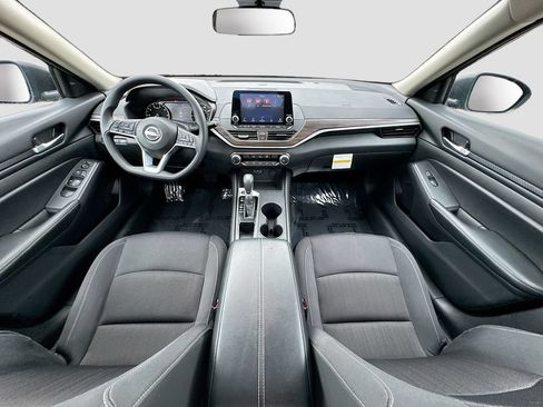 Used 2025 Nissan Altima 2.5 SV FWD image 29