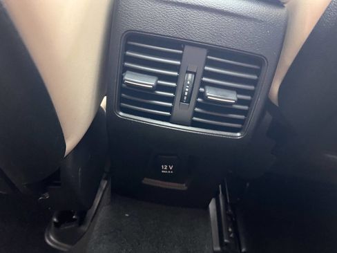 Used 2018 INFINITI QX30 Premium w/ Navigation Package image 40