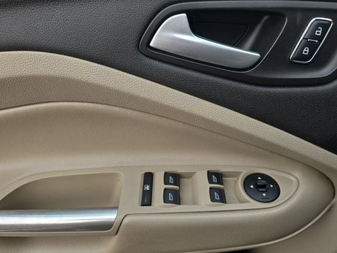 Used 2015 Ford Escape SE FWD image 11