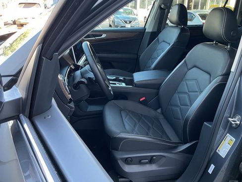Used 2025 Volkswagen Atlas SE image 14