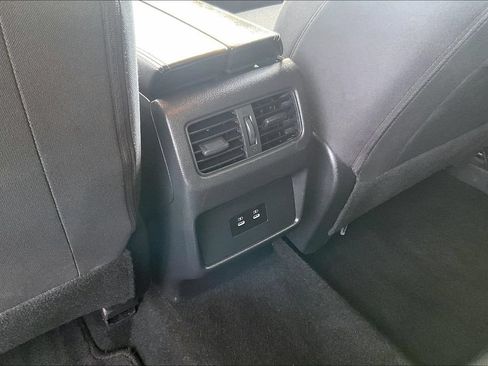 Used 2025 Nissan Rogue SV AWD/4WD image 32