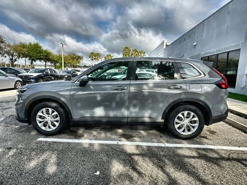 Used 2023 Honda CR-V LX image 4