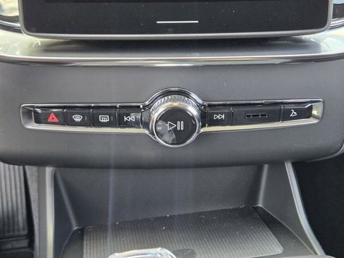 New 2026 Volvo XC90 B6 Plus w/ Protection Package Premier AWD/4WD image 21