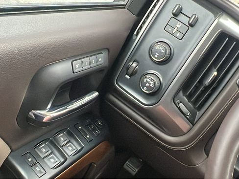 Used 2018 Chevrolet Silverado 2500 LTZ w/ LTZ Plus Package image 33