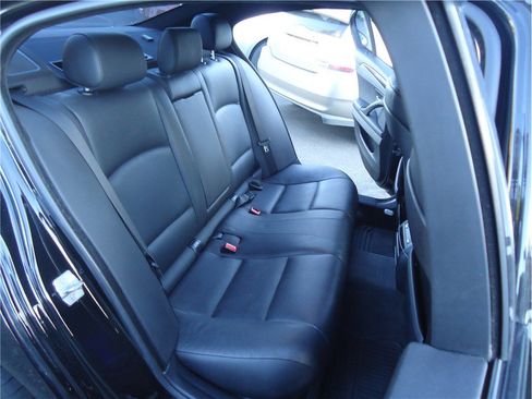 Used 2013 BMW 535i xDrive Sedan AWD/4WD image 16