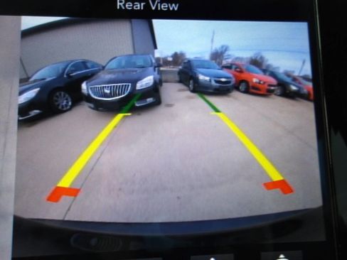 Used 2018 Chrysler Pacifica Limited w/ Tire & Wheel Group image 5