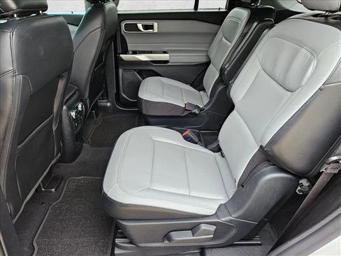 Used 2021 Ford Explorer XLT w/ Equipment Group 202A RWD image 17