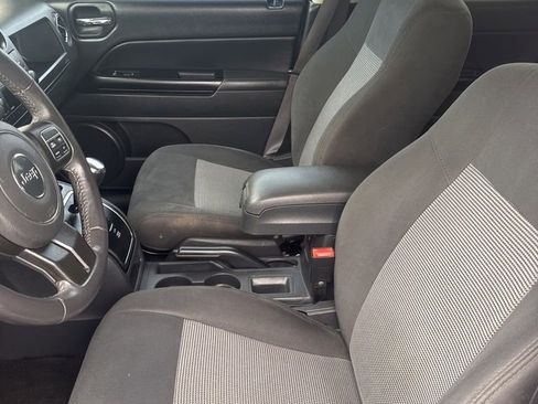 Used 2017 Jeep Patriot Latitude image 11