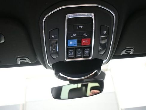 Used 2023 Jeep Wagoneer L Series III w/ Premium Group I AWD/4WD image 12