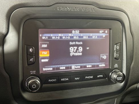 Used 2017 Jeep Renegade Trailhawk AWD/4WD image 14