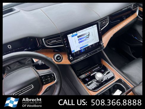 Used 2024 Jeep Grand Wagoneer L Series III AWD/4WD image 30