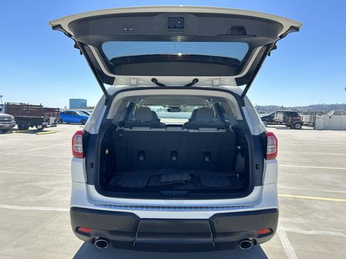 Used 2023 Subaru Ascent Premium w/ Convenience Package AWD/4WD image 19