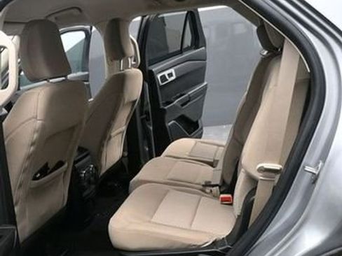 Used 2021 Ford Explorer 4WD image 14