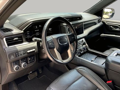 Used 2022 GMC Yukon XL Denali w/ Denali Premium Package AWD/4WD image 16