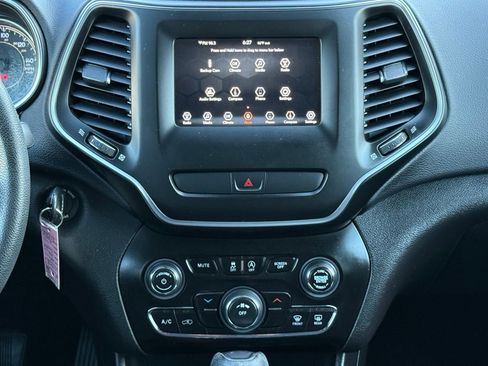 Used 2019 Jeep Cherokee Latitude w/ Popular Appearance Group FWD image 19
