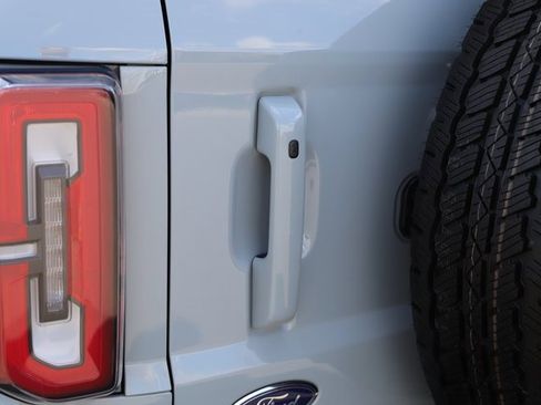 Used 2024 Ford Bronco Outer Banks image 7
