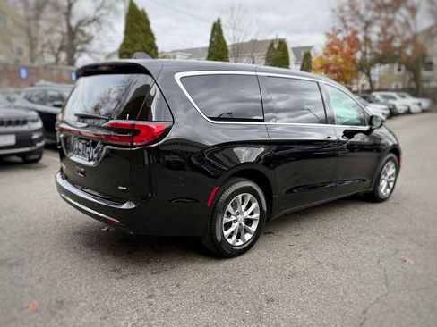 New 2026 Chrysler Pacifica Select AWD/4WD image 10