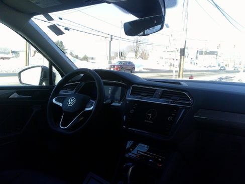 Used 2022 Volkswagen Tiguan SE image 23