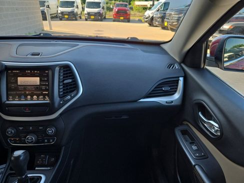 Used 2016 Jeep Cherokee Limited FWD image 20