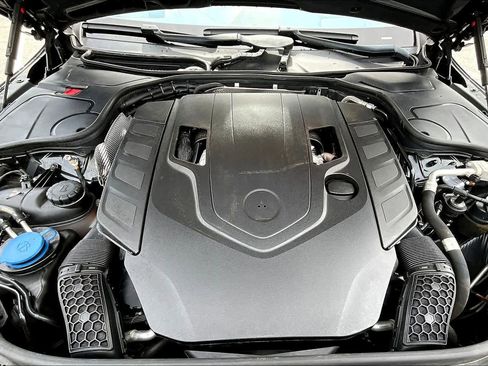 Used 2019 Mercedes-Benz S 560 Sedan image 32