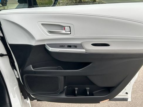 Used 2026 Toyota Sienna XLE FWD image 25