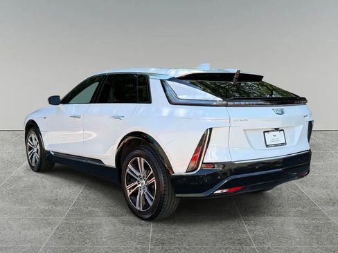 Used 2025 Cadillac Lyriq Luxury AWD/4WD image 12