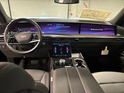 New 2025 Cadillac Escalade Luxury image 36