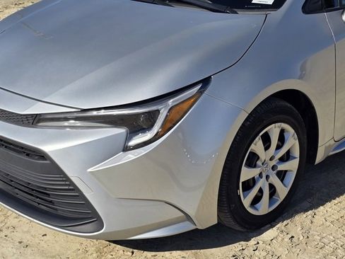 Used 2023 Toyota Corolla LE image 3