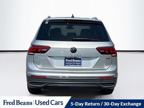 Used 2024 Volkswagen Tiguan SE w/ Panoramic Sunroof Package AWD/4WD image 8