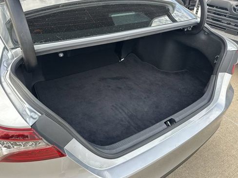 Used 2022 Toyota Camry XLE FWD image 30