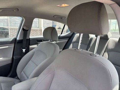 Used 2017 Hyundai Elantra SE w/ Cargo Package FWD image 11