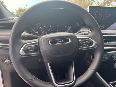 Used 2025 Jeep Compass Trailhawk AWD/4WD image 27