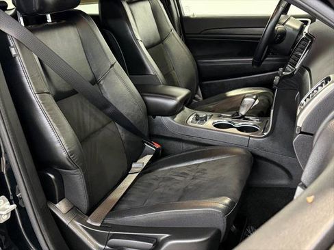 Certified 2022 Jeep Grand Cherokee Laredo X image 16