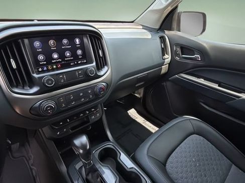 Used 2022 Chevrolet Colorado Z71 AWD/4WD image 25